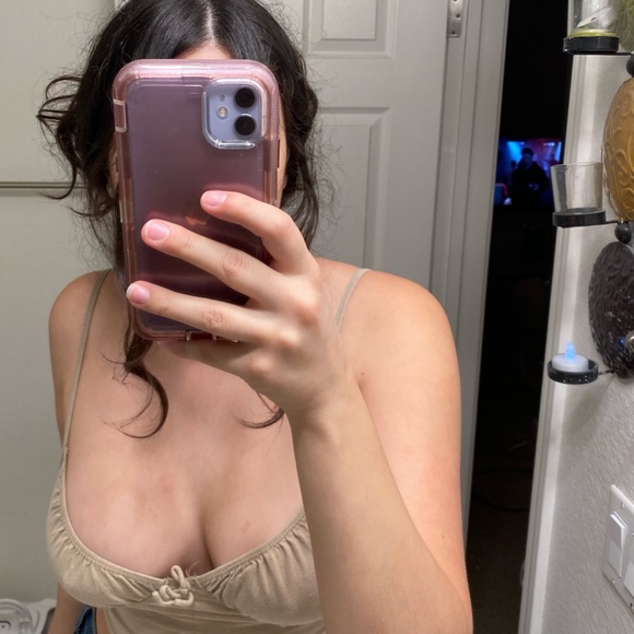 Cute beige tank - Picture 5 of 7